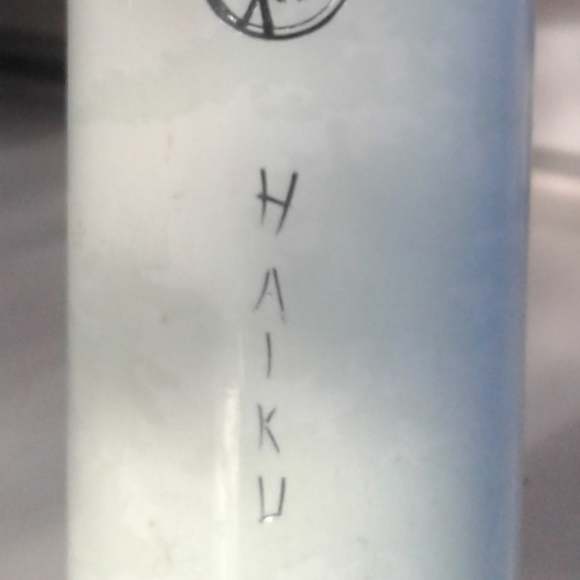 Avon Haiku Shimmering body powder - Picture 5 of 5